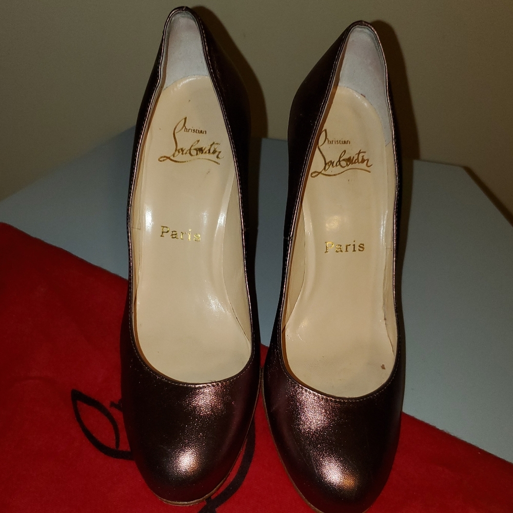 Christian Louboutin pump